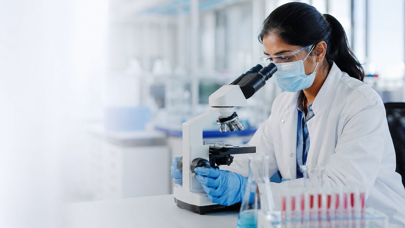Scientist training in the Beaks laboratory